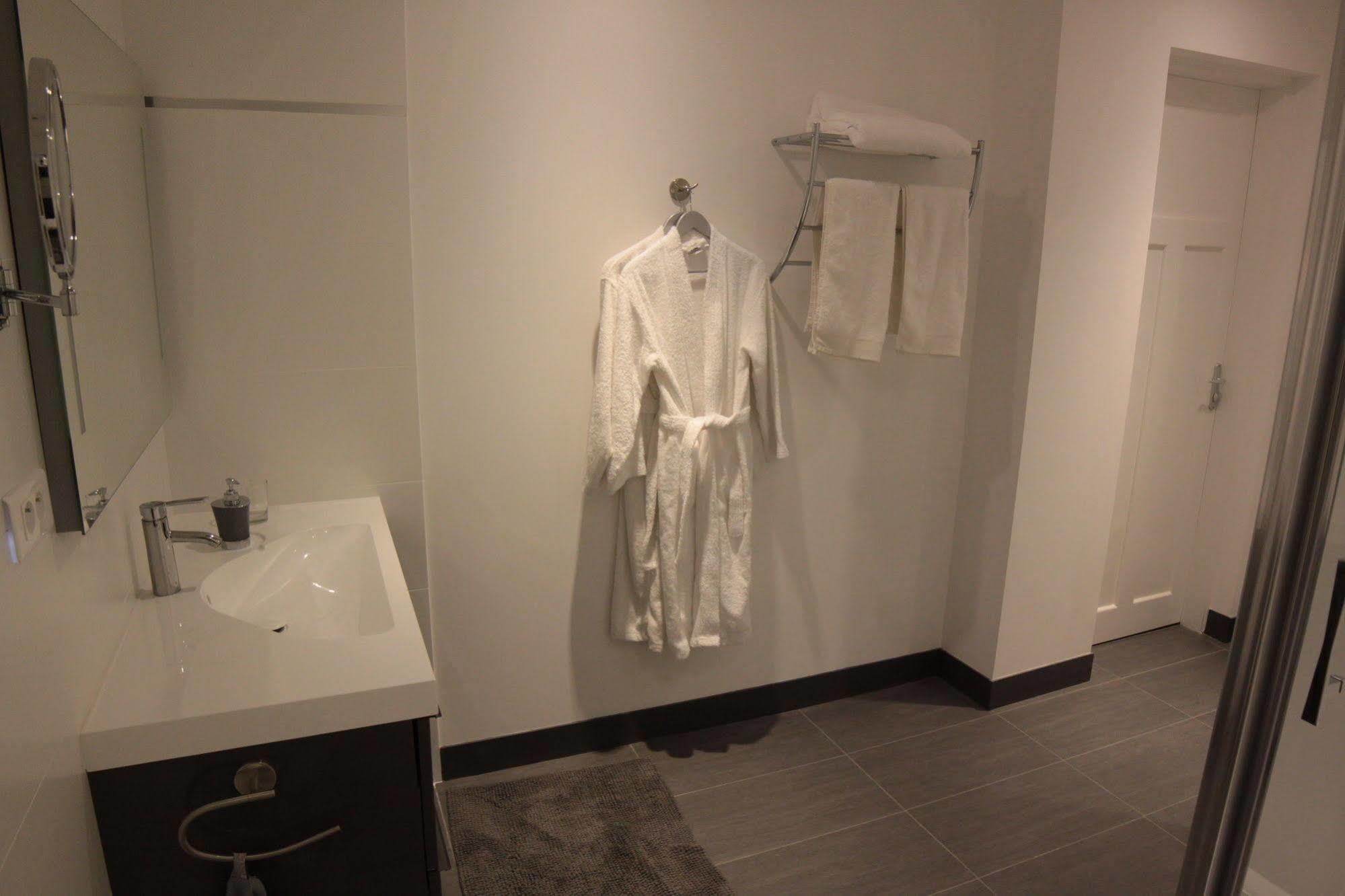 Le Paddock Bed & Breakfast เฟก็องป์ ภายนอก รูปภาพ
